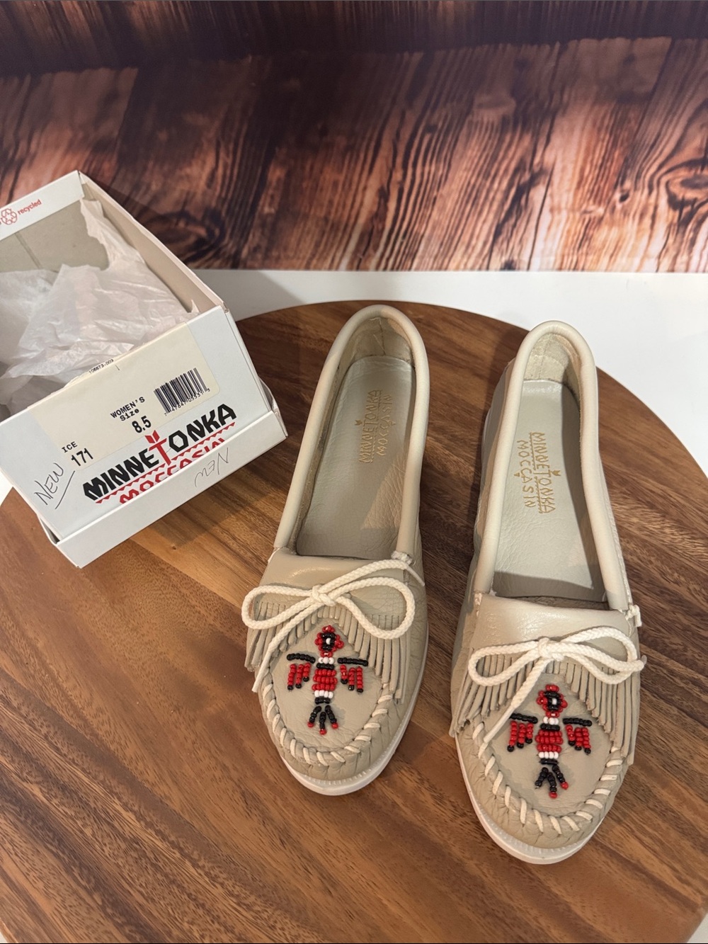Minnetonka Women's Cream Beaded Thunderbird Moccasins